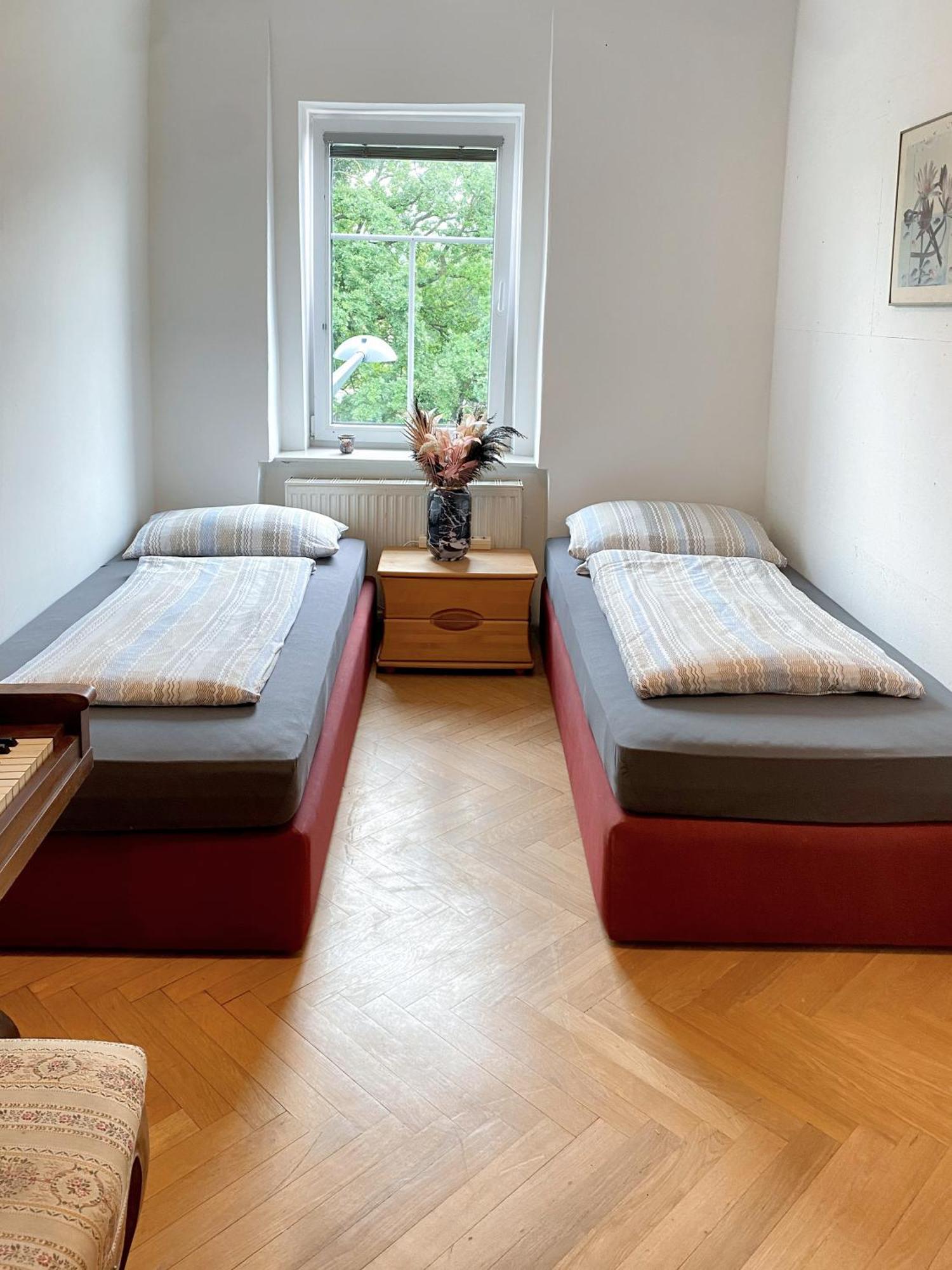 Royal Retreat - Steps From Schoenbrunn Palace!! *