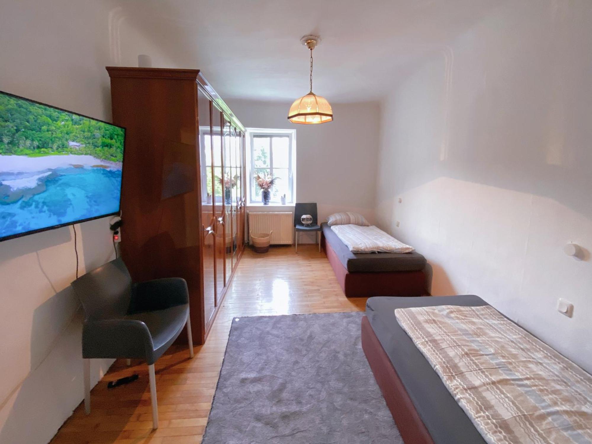 Royal Retreat - Steps From Schoenbrunn Palace!! Hostel Wien