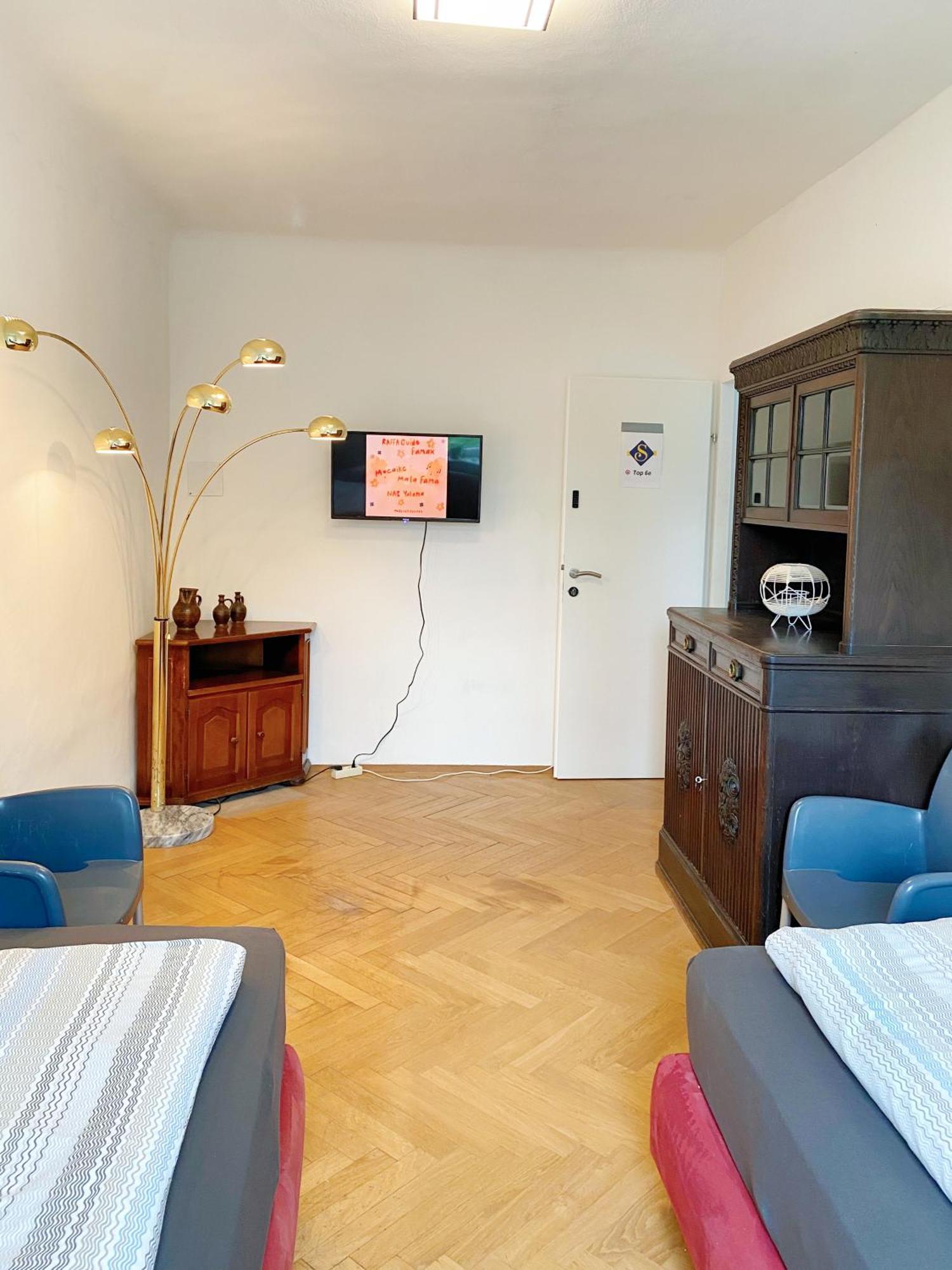 Royal Retreat - Steps From Schoenbrunn Palace!! Wien