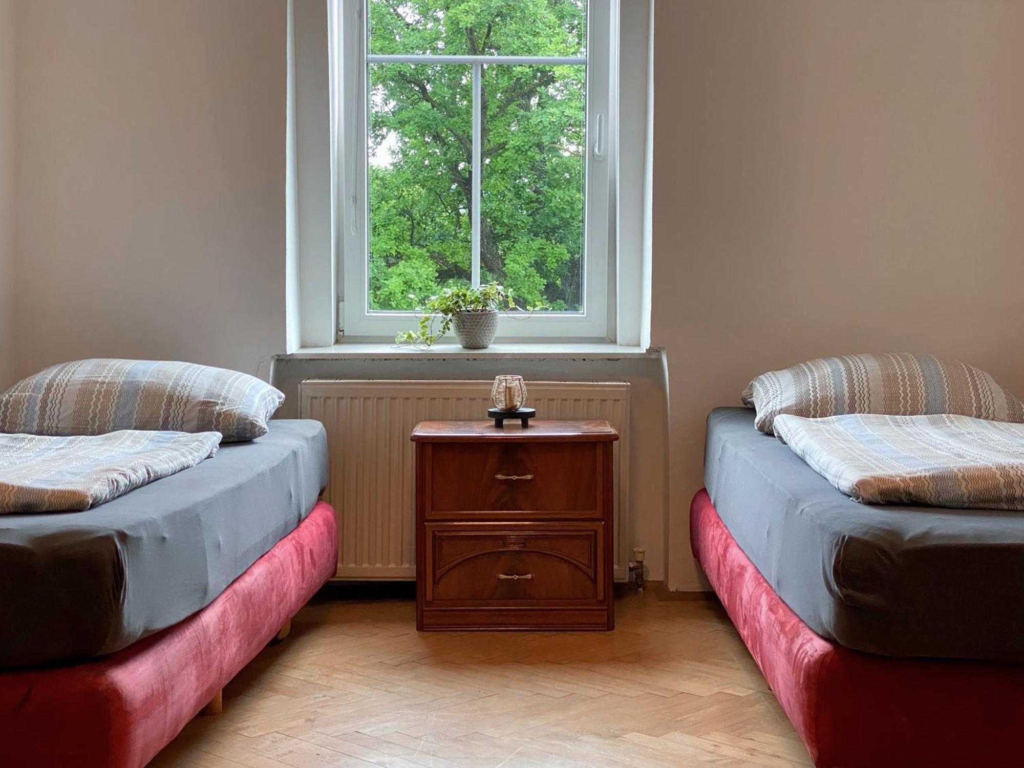 Hostel Royal Retreat - Steps From Schoenbrunn Palace!! Wien