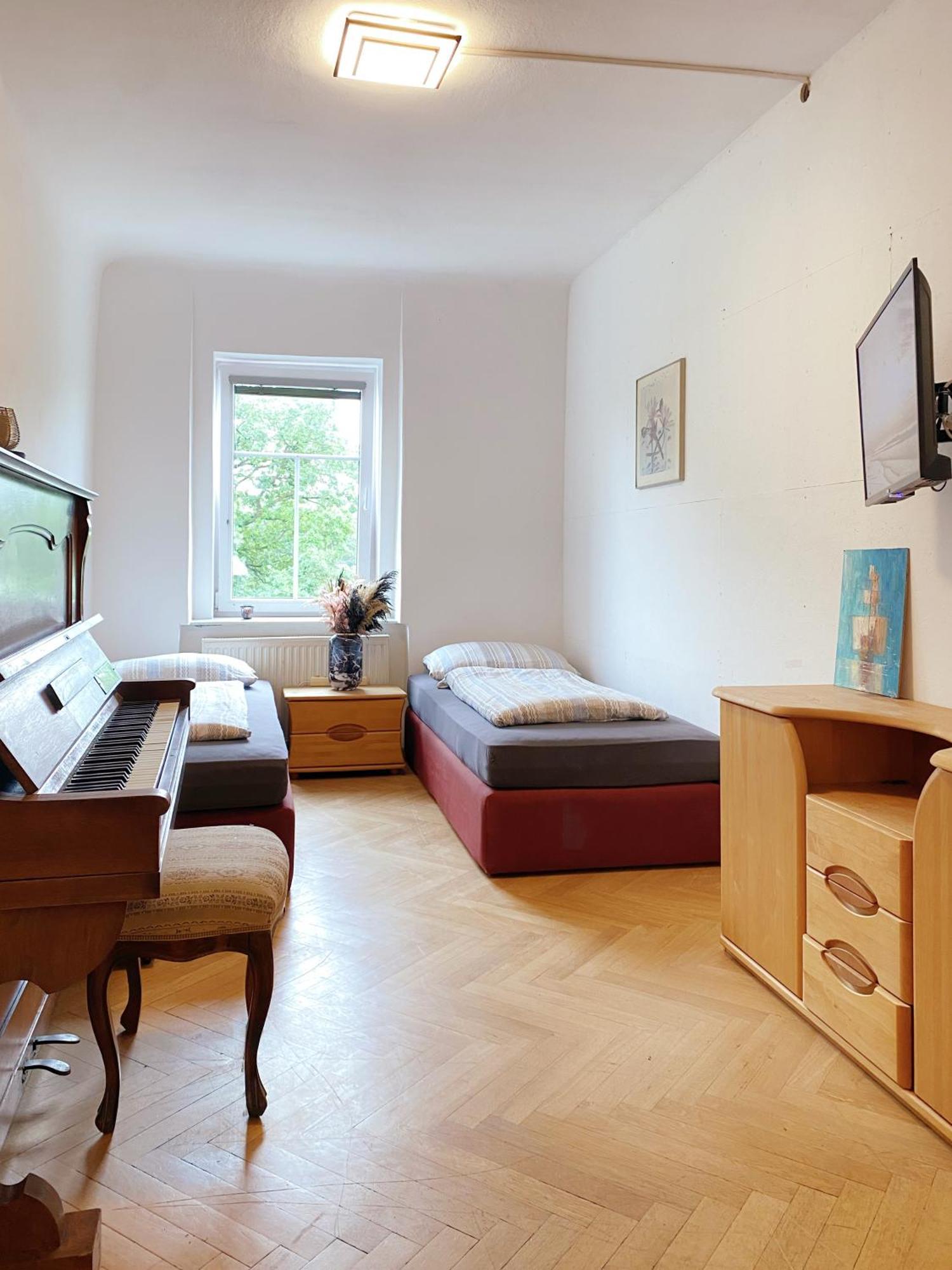 Royal Retreat - Steps From Schoenbrunn Palace!! * Wien