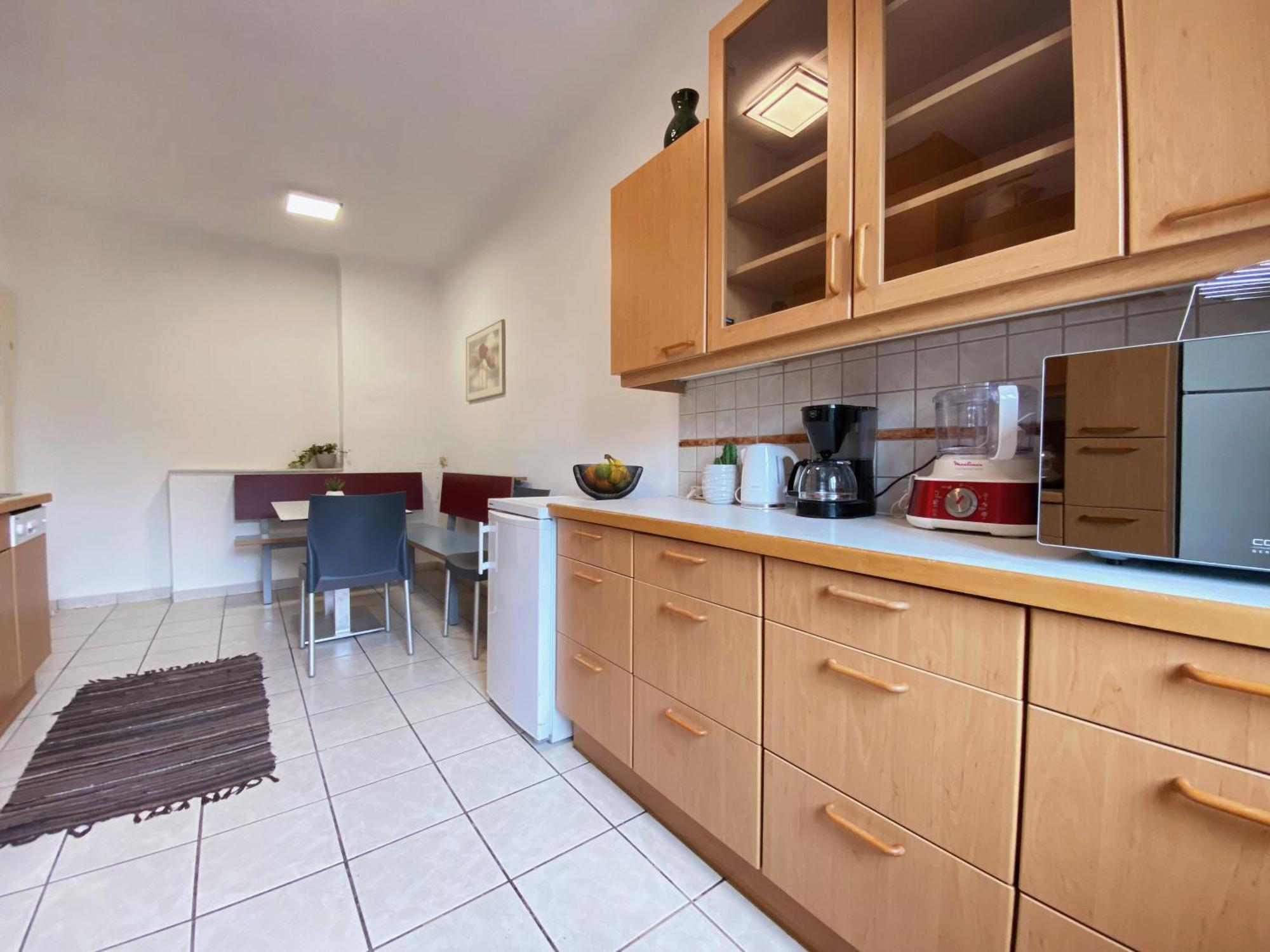 Hostel Royal Retreat - Steps From Schoenbrunn Palace!! *