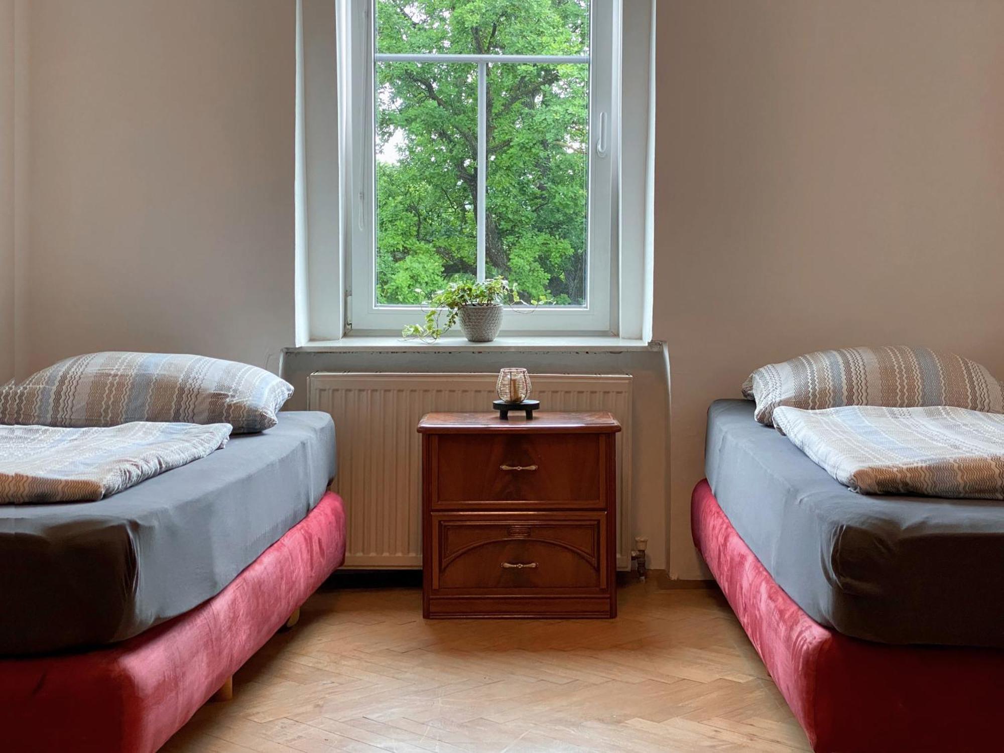 Royal Retreat - Steps From Schoenbrunn Palace!! Hostel *